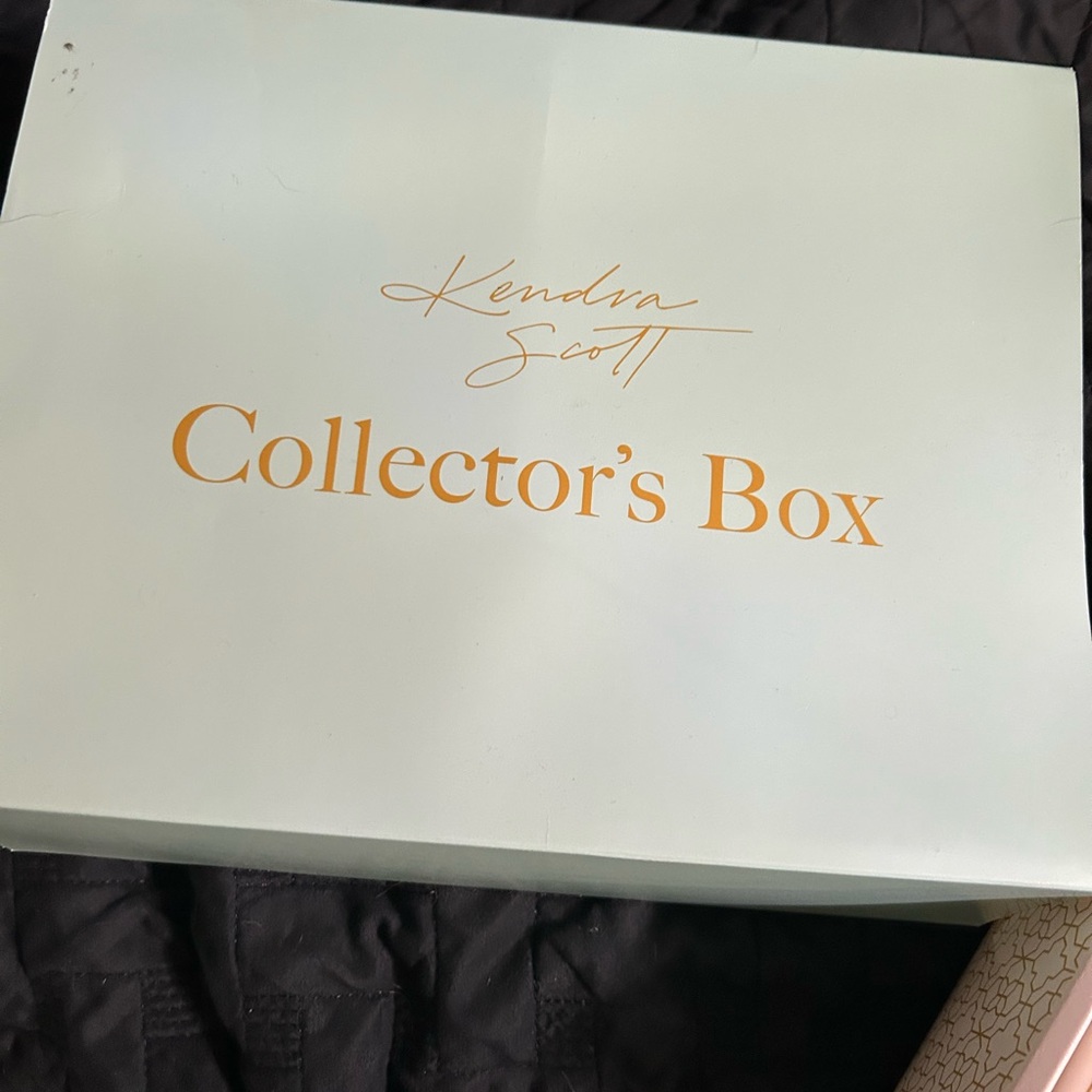 Kendra Scott White and Gold Collector's Box